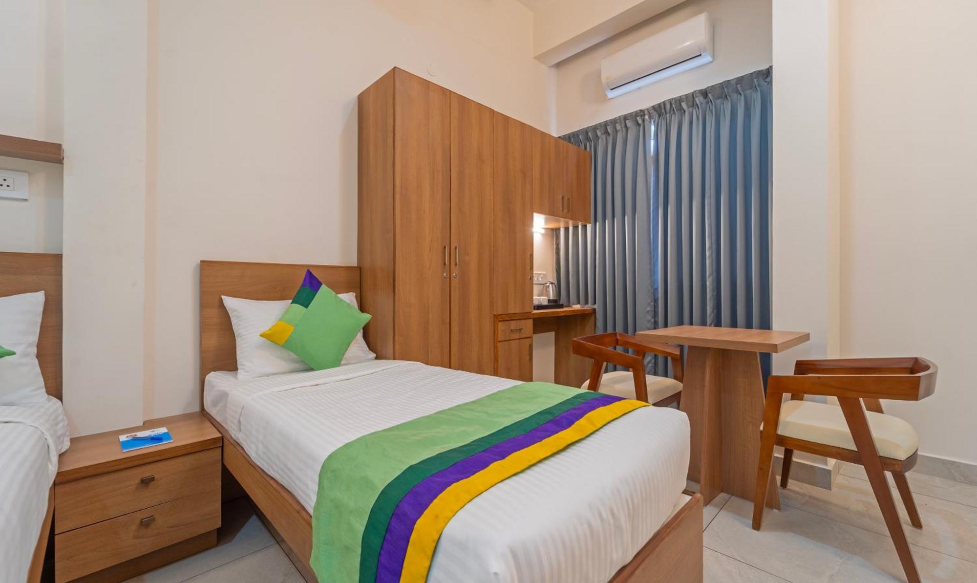 Itsy Hotels Avani Stays, Vyttila, Kochi Exterior photo